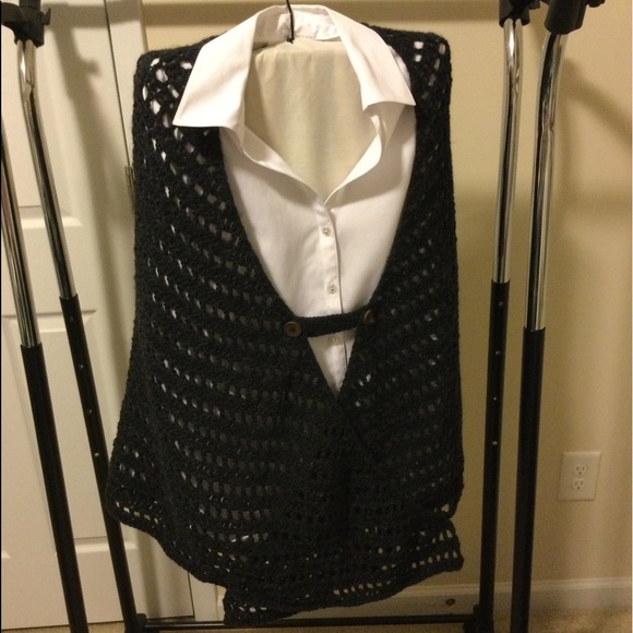 Hand crochet Shawl w/attachment - Picture 2 of 6